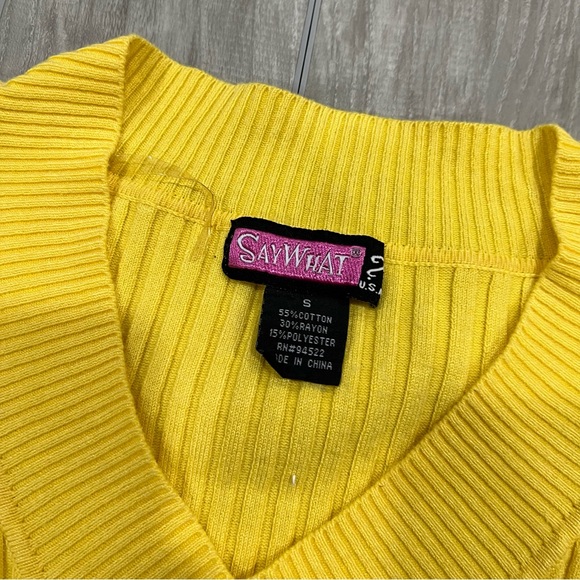 2000’s sweater top - Picture 3 of 3